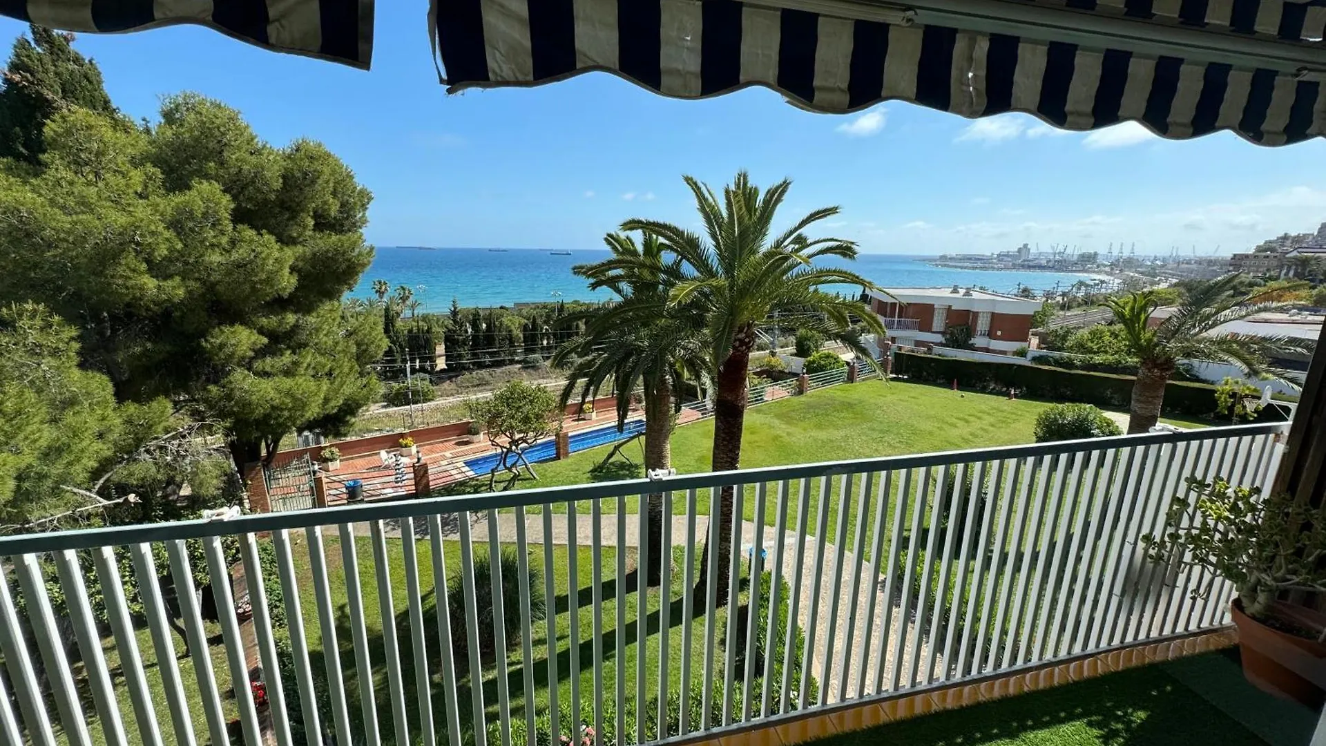 Verd I Blau - Apartament Amb Piscina Таррагона